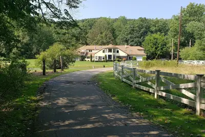 Image de Lake House on 28 Acres