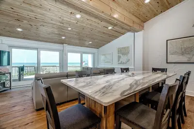 Image de Oceans #6- Stunning Ocean Front Condo