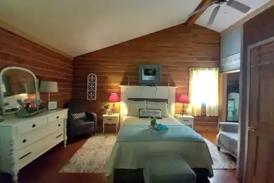 Image de Cottage in the Woods B&B=The Bluebird Bungalow