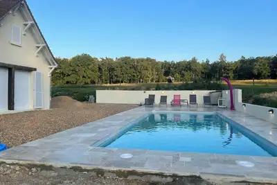 Image de Belle longère rénovée avec piscine 10m au centre de la forêt
