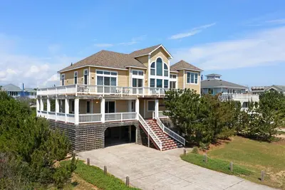 Starboard Home: Semi-Oceanfront, Pool, Hot Tub