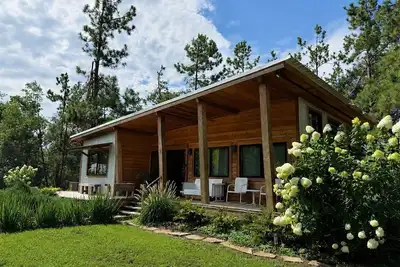 Image de Modern cabin minutes from Square! New Listing!