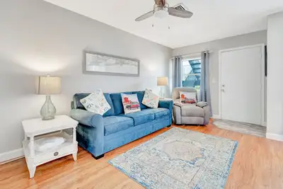Image de Relaxing condo with a heated pool, gas grill, washer/dryer, & central Ac