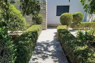 Image de House with garden near the beach