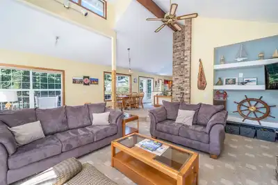 Image de Pet Friendly Spacious Beach Home in Cape Kiwanda, Decks, Bbq, Walk to Beach