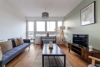 2 Bed Flat near Westfield London