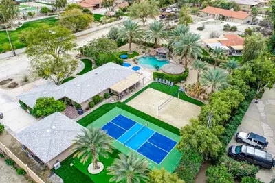 Image de Barefoot Volleyball Bungalow-1acre