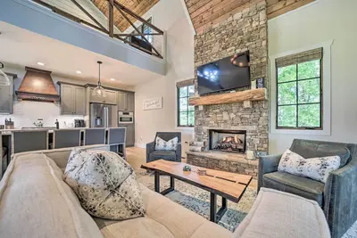 Image de Patio w/ Fireplace: Glenville Resort Retreat!