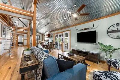 Image de Hollmig Haus - Cowboy Pool, Hot Tub & Beauty Bar