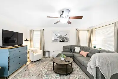 Image de Memories on Mulberry- Hot Tub, Game Room, Fire Pit