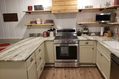 Image de Great Location - charming house walking distance to lake and minutes to downtown