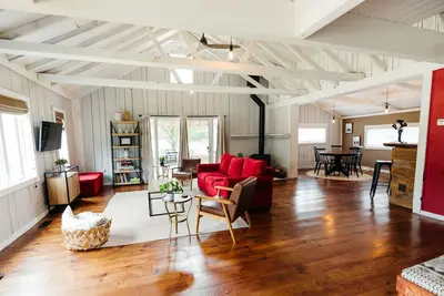 Image de The Clubhouse · Horse Farm with a lake view : The Clubhouse