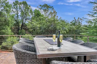 Image de Experience luxury in this spacious 4-bedroom Sedona Maxwell Ridge with stunning red rock views.