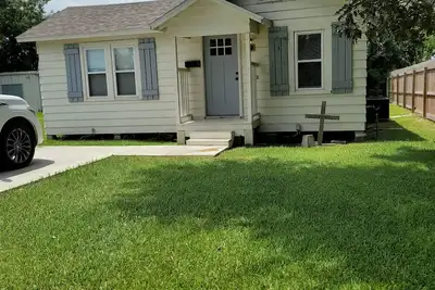 Image de Cozy 3/2 cottage near Memorial Hospital.