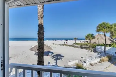 Image de Gorgeous Gulf Views, So Close You Can Almost Kiss The Sand!