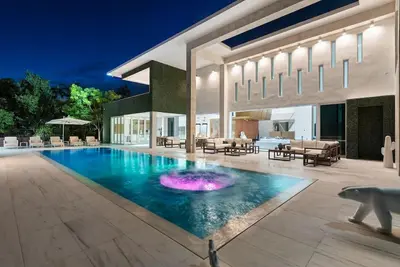 Image de New Luxury estate, Pool \/ Jacuzzi \/ Gym, Sleeps 16