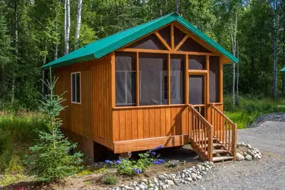 Image de Talkeetna Wilderness Lodge - Studio Cabin #1 – Queen Bed