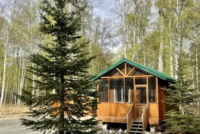 Image de Talkeetna Wilderness Lodge - Studio Cabin #2 – Queen Bed