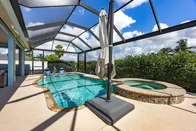 Image de Great outdoor living area! Gulf-access home w/heated pool & spa - Villa Cecilia