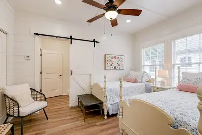 Image de Historic Short 7th Ave Bungalow near Laurel's Historic District!
