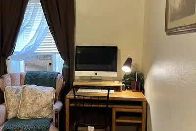 Image de Fully-Furnished Entire Apartment at Rear of House