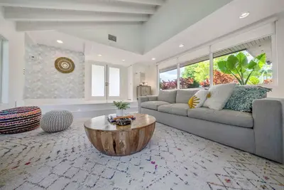 Boho House, Large Yard, Central Miami Location