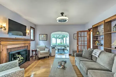 Image de Walkable New Haven Retreat w\/ Ocean Views!
