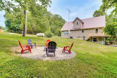 Image de Modern Eckerty Home w\/ Deck on Patoka Lake!
