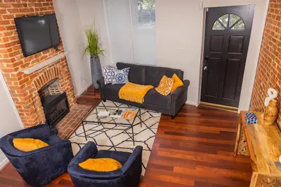 Image de Beautiful 2br Home Outside U Street Corridor