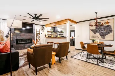 Image de Rustic-Lux 2 bedroom 2 Bath