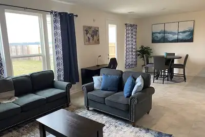 Image de Newly Built Spacious Modern & Family Friendly Home