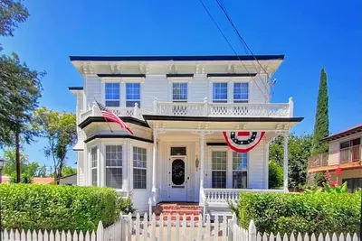 Image de Historic Mansion near downtown