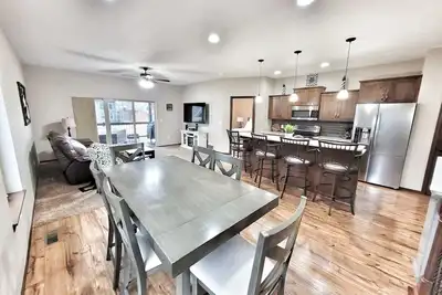 Image de Large floorplan, 4 private bedrooms, flexble check-in, comfy beds, kid-friendly!