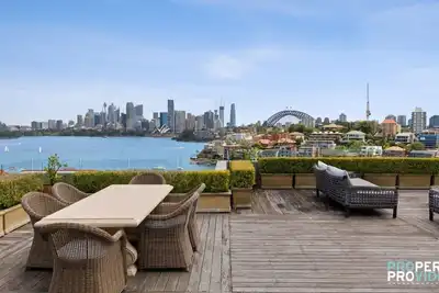 Image de Luxury European 4 Bedroom Home w/ Harbour Views