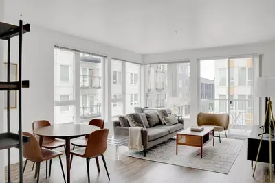 Image de Amazing Bellevue 2br w/ Gym & W/D, near Spring District, by Blueground