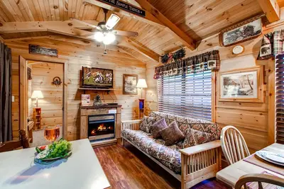 Image de Fall specials, hot tub, close to all attractions