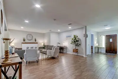 Image de Holiday Sale! Spacious 3 Br close to the Beach! Pet Friendly! All 5 ⭐️ reviews!