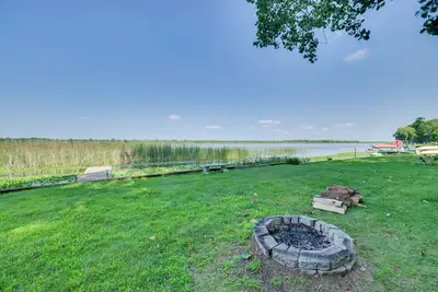 Image de East Tawas Lakefront Getaway w/ Kayaks + Deck