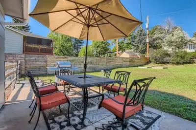 Image de Centrally located-Dog Friendly-Fenced Yard
