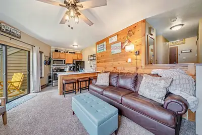 Image de Cozy Ski Condo with Pond View