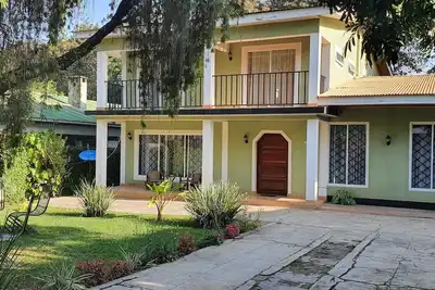 Image de Maison prxomité du centre, calme et entourée de jardins
