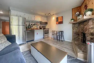 Image de 1 Bdrm, Perfect Adventure Getaway, Pool, Hot Tub, Game Room!