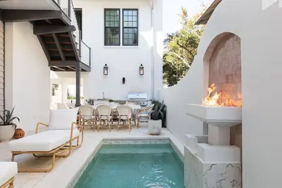 Image de Book for Summer! Elegant Rosemary Beach Home! 4 Adult Bikes! Private Pool! Main and Carriage House!