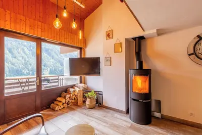 Image de Appartement \"Le Beauregard\" avec vue sur les montagnes, balcon et Wi-Fi.
