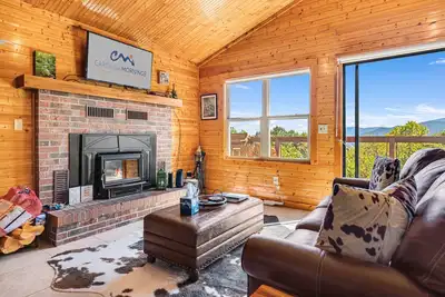 Image de Mountain Vista | Hot Tub, Views & 2 Decks🌄 Near Waynesville + Biltmore Pass