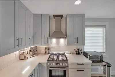 Image de Light & bright cottage with a view of the bay!