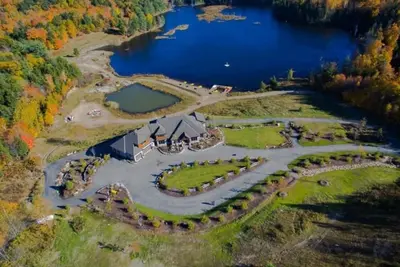 Image de 8 Bed - Private Oasis in Lake of Bays-Muskoka