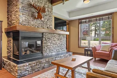 Image de Cedar & Stone | Pool | Hot Tub | Ground Lvl | Pets