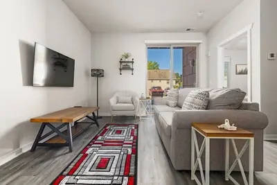 Image de *New* Amazing First Floor Condo Near Downtown Tc