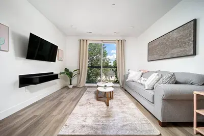 Image de New Slabtown Suites on Front Street Unit 303